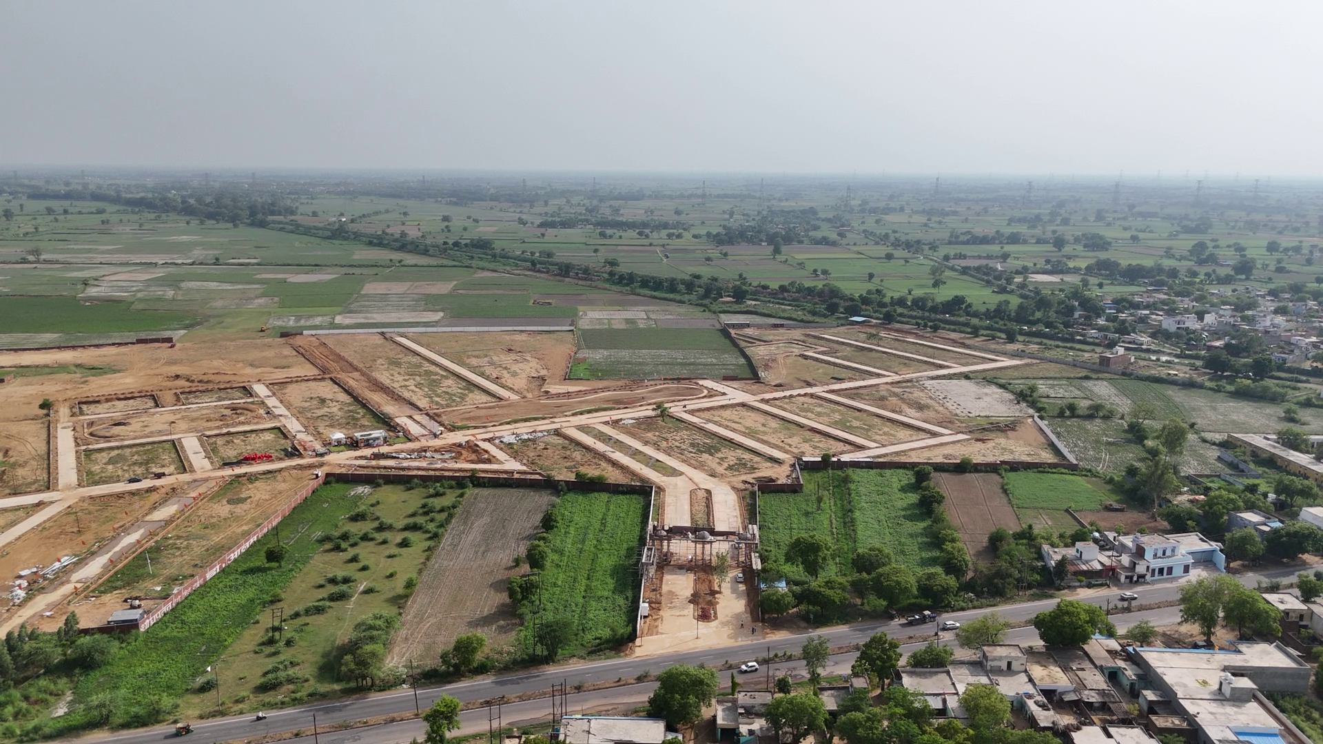 Aerial view of GoldenCity Township and the surrounding Yamuna Expressway corridor